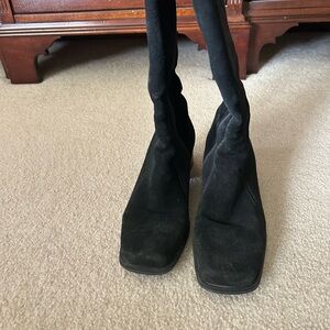 La CANADIENNE Black Heeled Boots Sleek Design